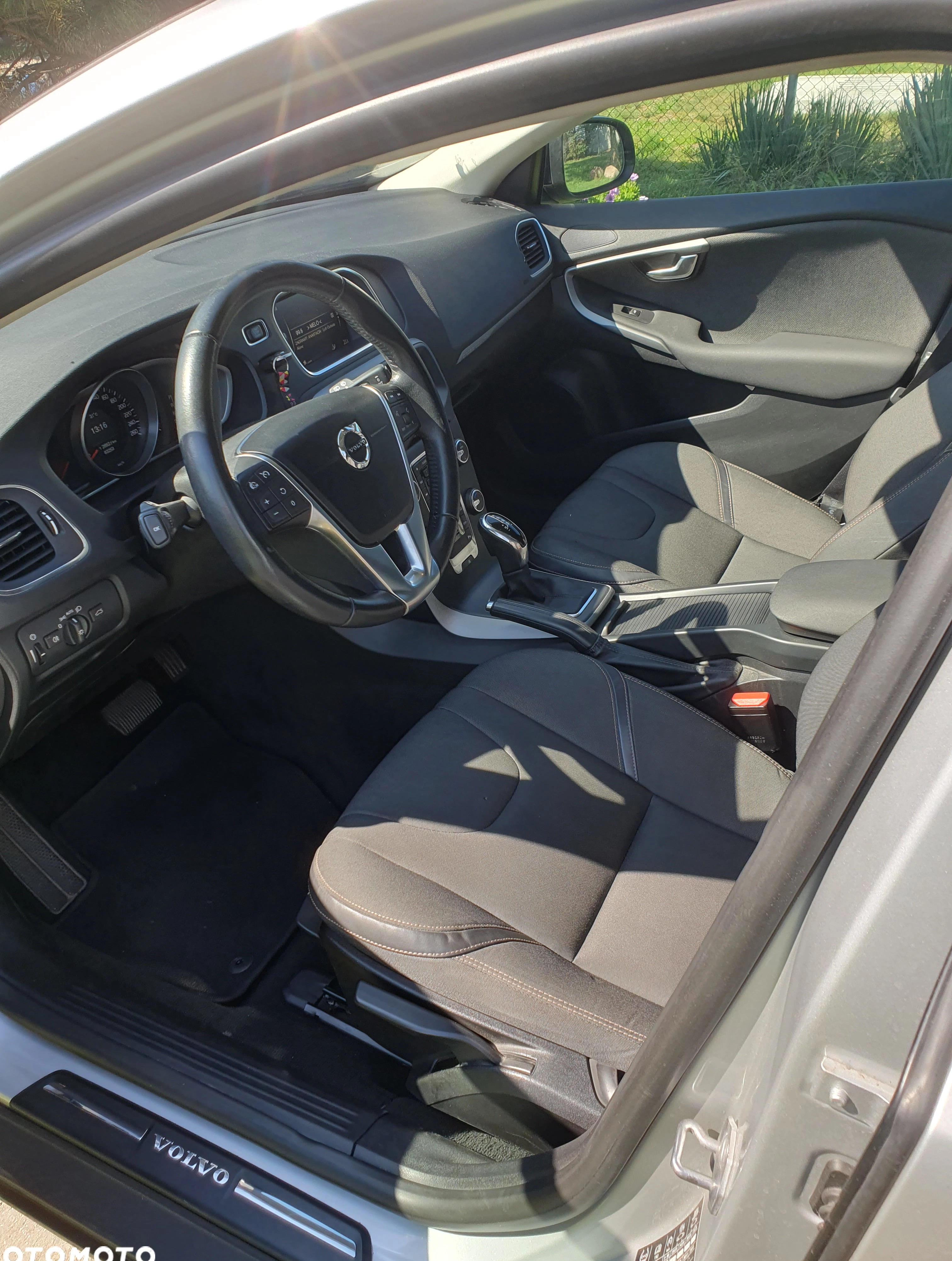 Volvo V40 cena 79000 przebieg: 64000, rok produkcji 2018 z Kłodawa małe 211